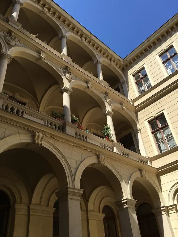 Art And Architecture Apartment Budapest 0*,