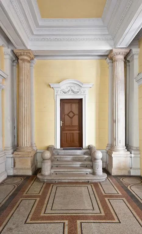 Art And Architecture Apartment Budapest