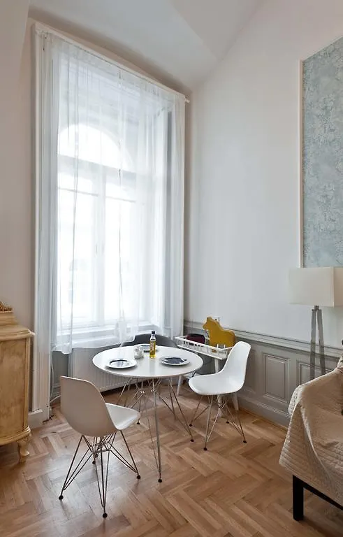 Art And Architecture Apartment Budapest