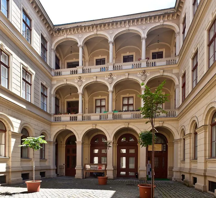 Art And Architecture Apartment Budapest